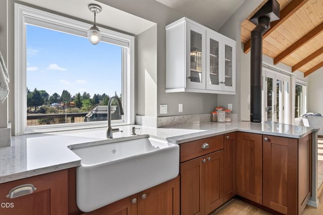 60835 Jennings Road, Bend, OR 97702