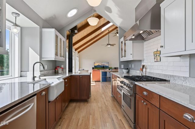 60835 Jennings Road, Bend, OR 97702