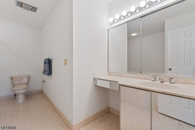 300 Gorge Rd 25, Cliffside Park Boro, NJ 07010