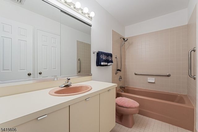 300 Gorge Rd 25, Cliffside Park Boro, NJ 07010