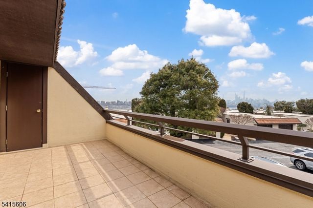 300 Gorge Rd 25, Cliffside Park Boro, NJ 07010