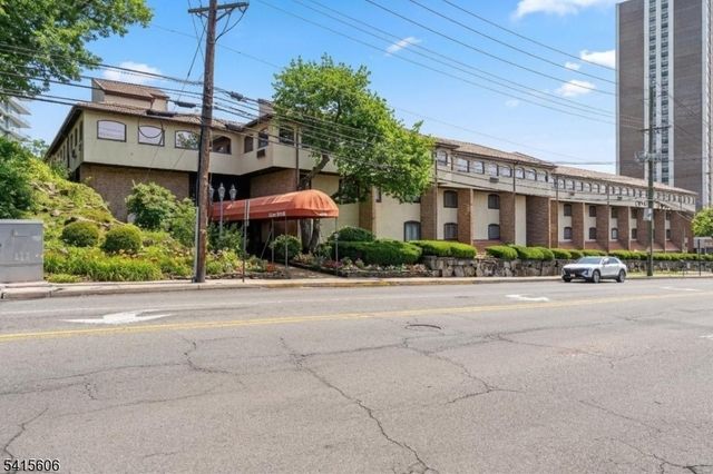 300 Gorge Rd 25, Cliffside Park Boro, NJ 07010