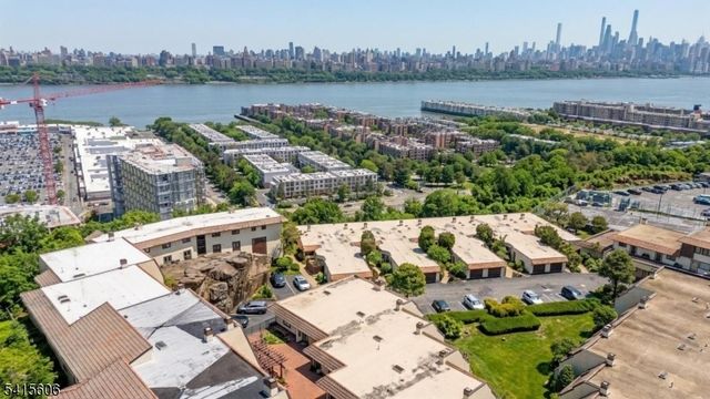 300 Gorge Rd 25, Cliffside Park Boro, NJ 07010