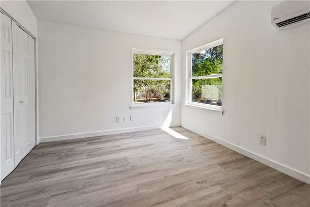 1406 S 11th St, Kingsville, TX 78363