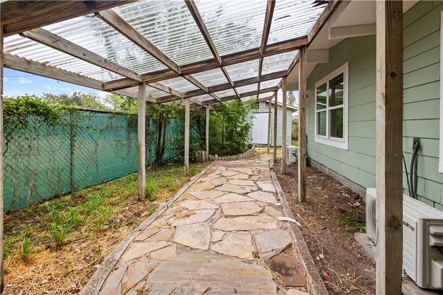 1406 S 11th St, Kingsville, TX 78363