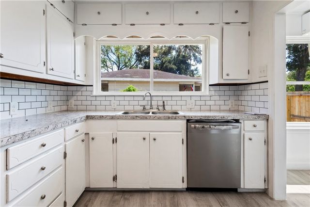 1406 S 11th St, Kingsville, TX 78363