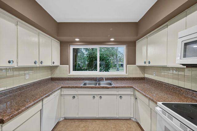 2750 SE 3rd Street, Pompano Beach, FL 33062