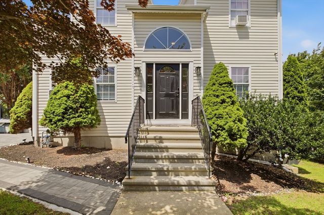 724 Woodman St, Fall River, MA 02724