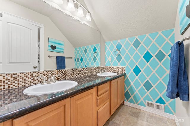 2038 W Moose Creek, Nampa, ID 83686