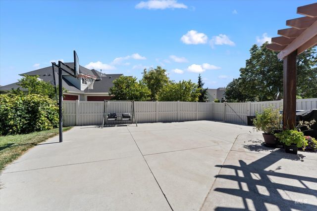 2038 W Moose Creek, Nampa, ID 83686
