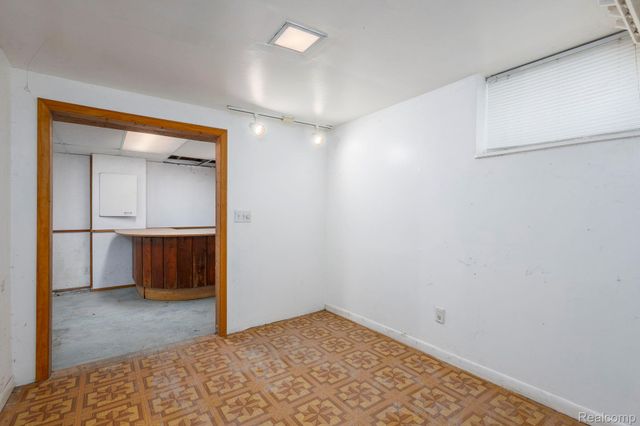 635 E Tennyson Avenue, Pontiac, MI 48340