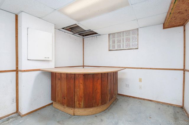 635 E Tennyson Avenue, Pontiac, MI 48340