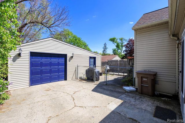 635 E Tennyson Avenue, Pontiac, MI 48340