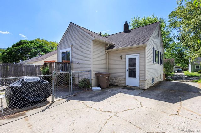 635 E Tennyson Avenue, Pontiac, MI 48340