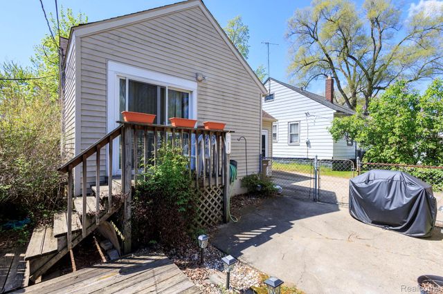 635 E Tennyson Avenue, Pontiac, MI 48340