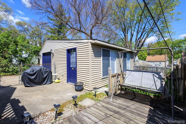 635 E Tennyson Avenue, Pontiac, MI 48340