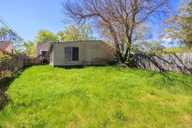 635 E Tennyson Avenue, Pontiac, MI 48340
