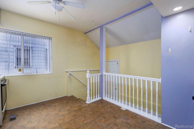 635 E Tennyson Avenue, Pontiac, MI 48340