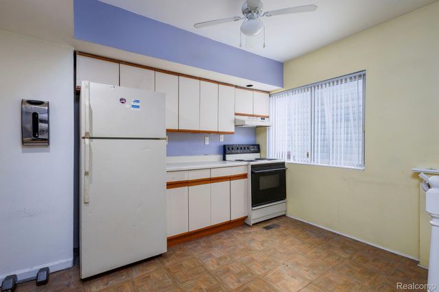 635 E Tennyson Avenue, Pontiac, MI 48340