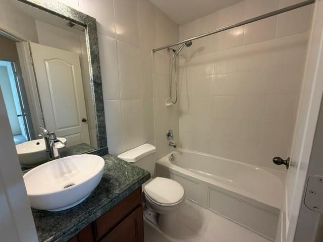 5331 Timber Court Hollow Drive, Houston, TX 77084