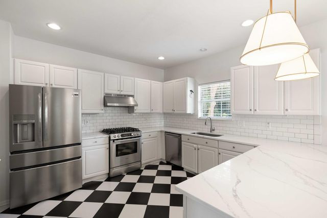 2774 Victoria Lake Drive, Mount Pleasant, SC 29466