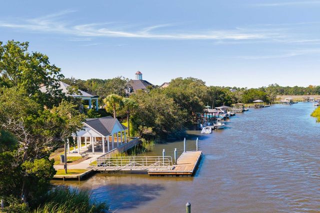 2774 Victoria Lake Drive, Mount Pleasant, SC 29466