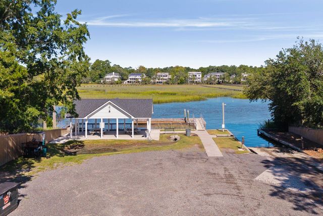 2774 Victoria Lake Drive, Mount Pleasant, SC 29466