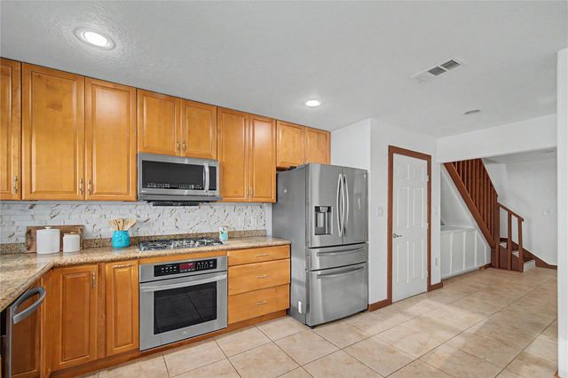 804 Bay Avenue, Kemah, TX 77565