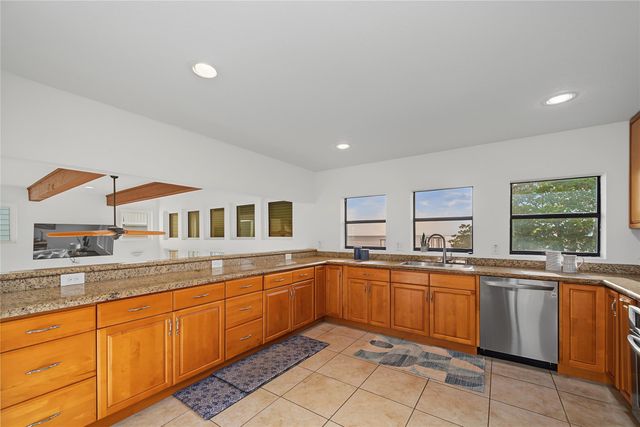 804 Bay Avenue, Kemah, TX 77565