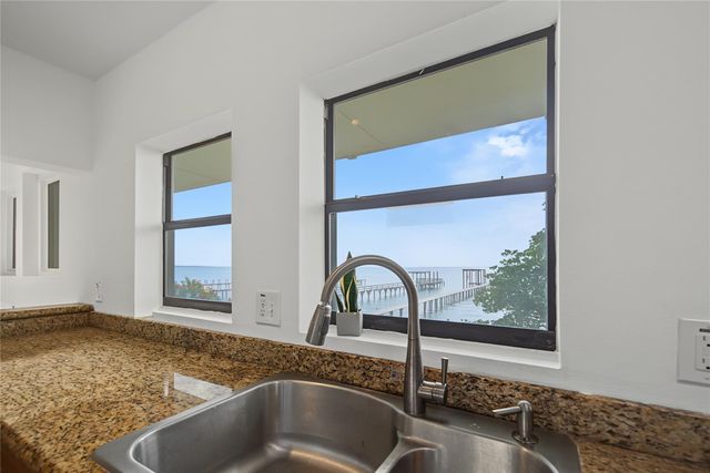 804 Bay Avenue, Kemah, TX 77565
