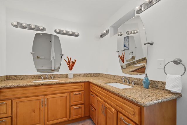804 Bay Avenue, Kemah, TX 77565