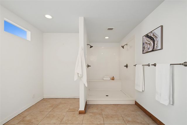 804 Bay Avenue, Kemah, TX 77565