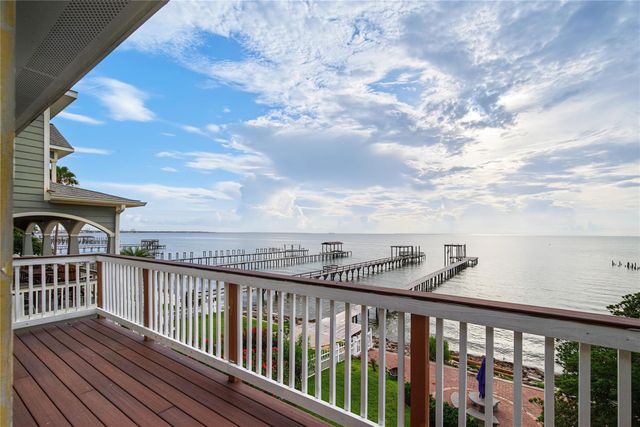 804 Bay Avenue, Kemah, TX 77565