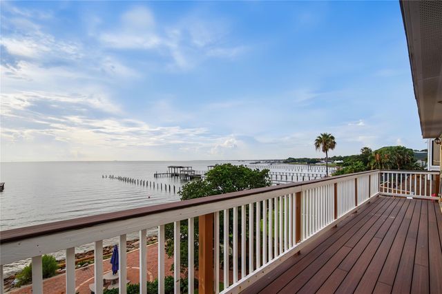 804 Bay Avenue, Kemah, TX 77565