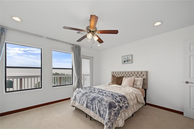804 Bay Avenue, Kemah, TX 77565
