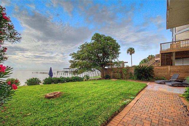 804 Bay Avenue, Kemah, TX 77565