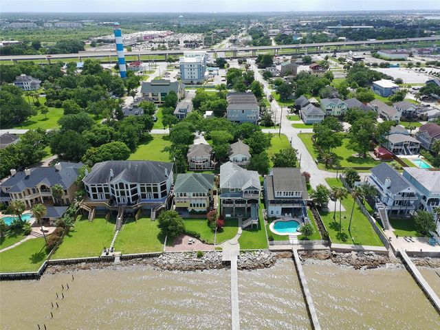 804 Bay Avenue, Kemah, TX 77565