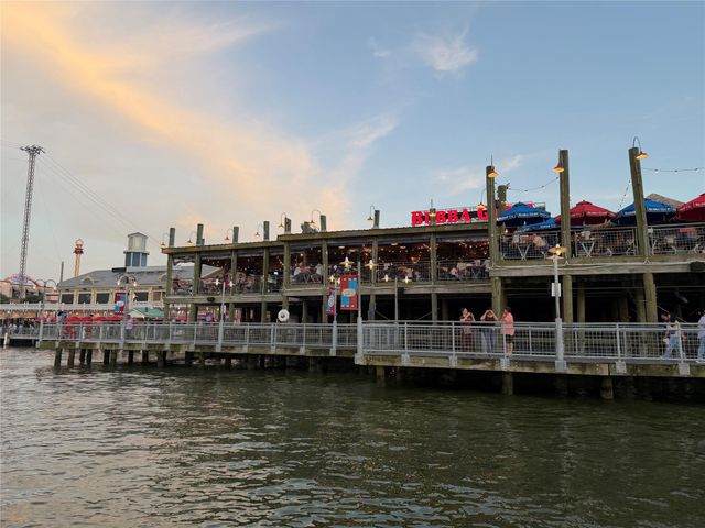 804 Bay Avenue, Kemah, TX 77565