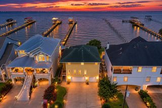 804 Bay Avenue, Kemah, TX 77565