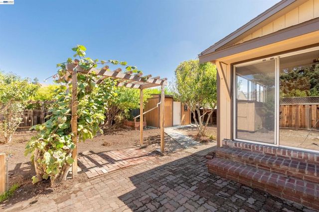 38940 Cherry Ct, Fremont, CA 94536