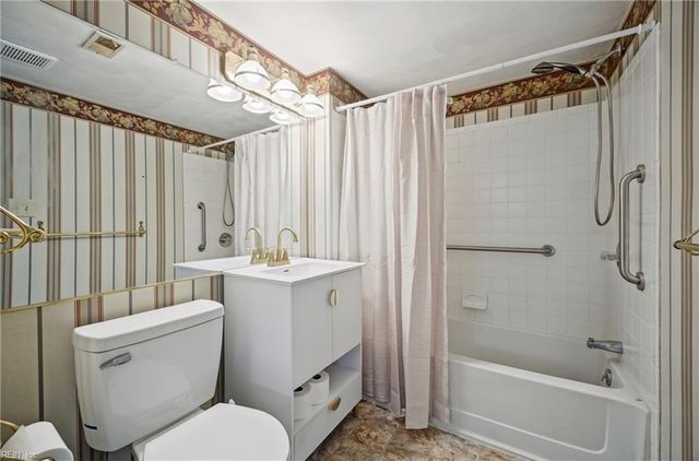 1008 Autumn Woods Ln Apt 104, Virginia Beach, VA 23454