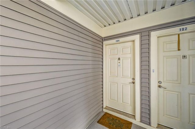1008 Autumn Woods Ln Apt 104, Virginia Beach, VA 23454