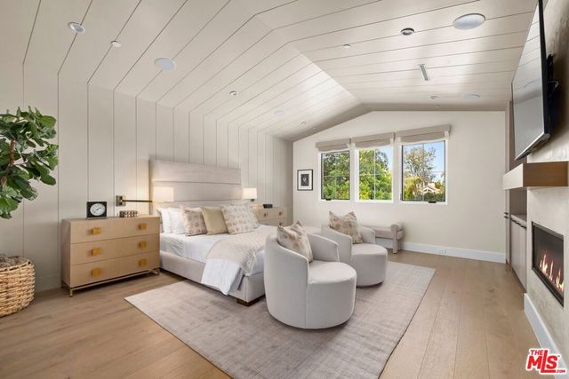 15125 Valley Vista Boulevard, Sherman Oaks, CA 91403