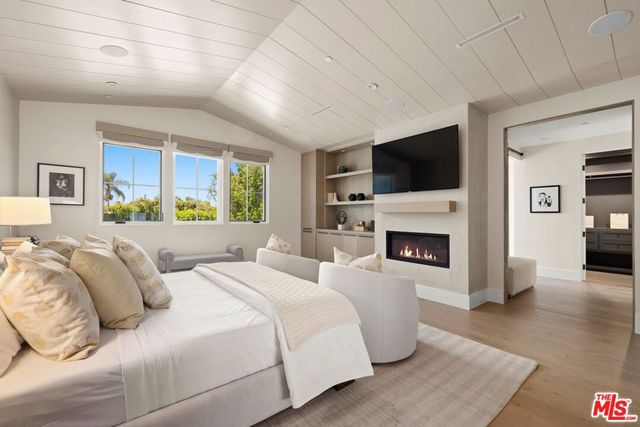 15125 Valley Vista Boulevard, Sherman Oaks, CA 91403