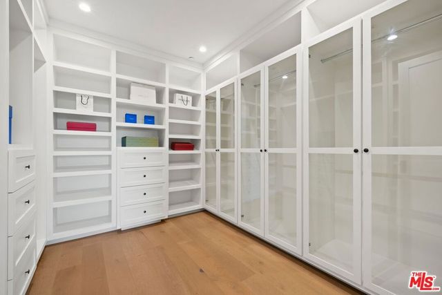 15125 Valley Vista Boulevard, Sherman Oaks, CA 91403