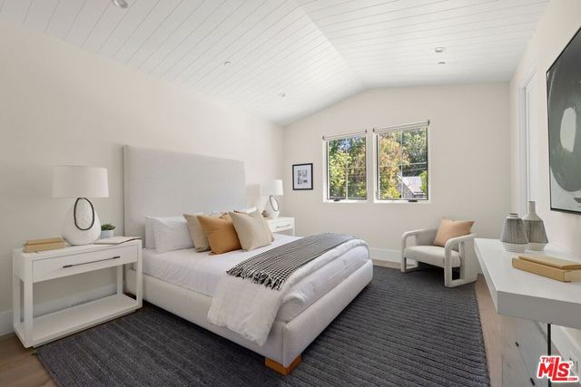 15125 Valley Vista Boulevard, Sherman Oaks, CA 91403