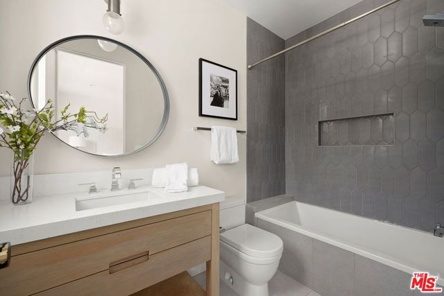 15125 Valley Vista Boulevard, Sherman Oaks, CA 91403