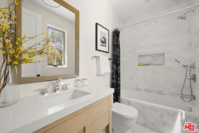 15125 Valley Vista Boulevard, Sherman Oaks, CA 91403