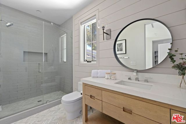 15125 Valley Vista Boulevard, Sherman Oaks, CA 91403