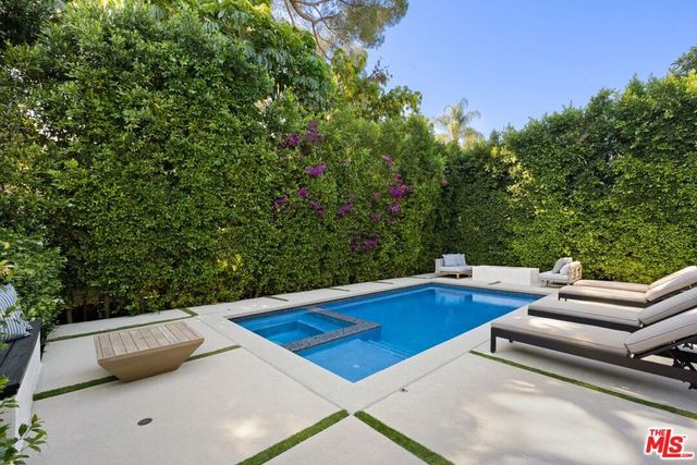 15125 Valley Vista Boulevard, Sherman Oaks, CA 91403